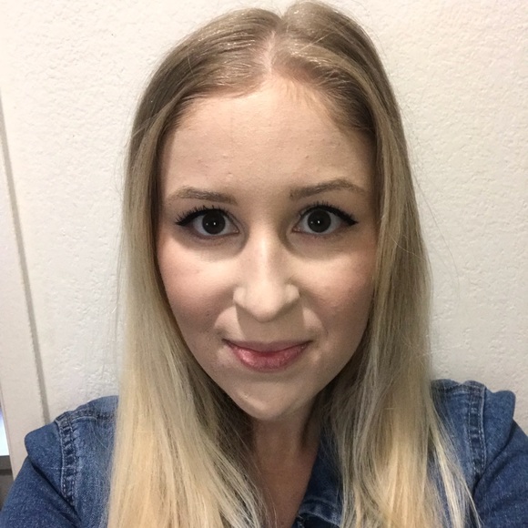 Meet your Posher, Makayla - Picture 1 of 1